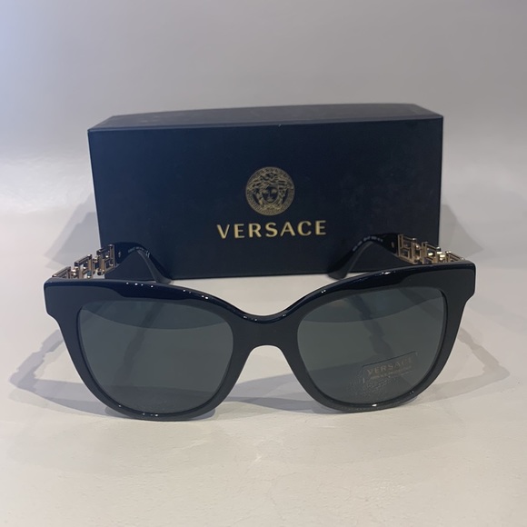 New Women’s Versace Sunglasses - Picture 3 of 7